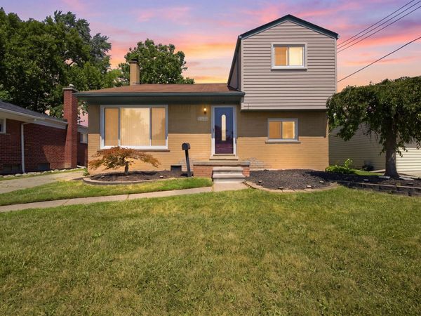 31040 Stephen Avenue, Westland, MI 48185