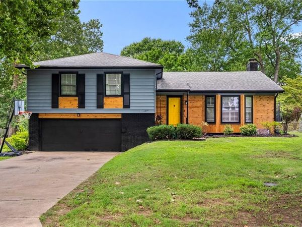 11214 Grand Avenue, Kansas City, MO 64114
