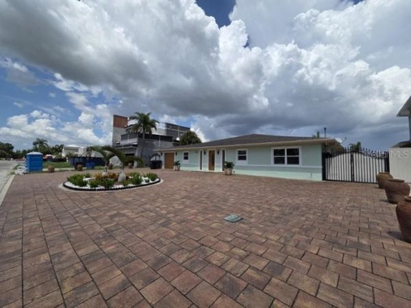 3927 E EDEN ROC CIRCLE , TAMPA, FL 33634
