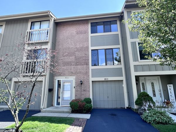 811 Shawnee Trail , Unit 811, Roselle, IL 60172