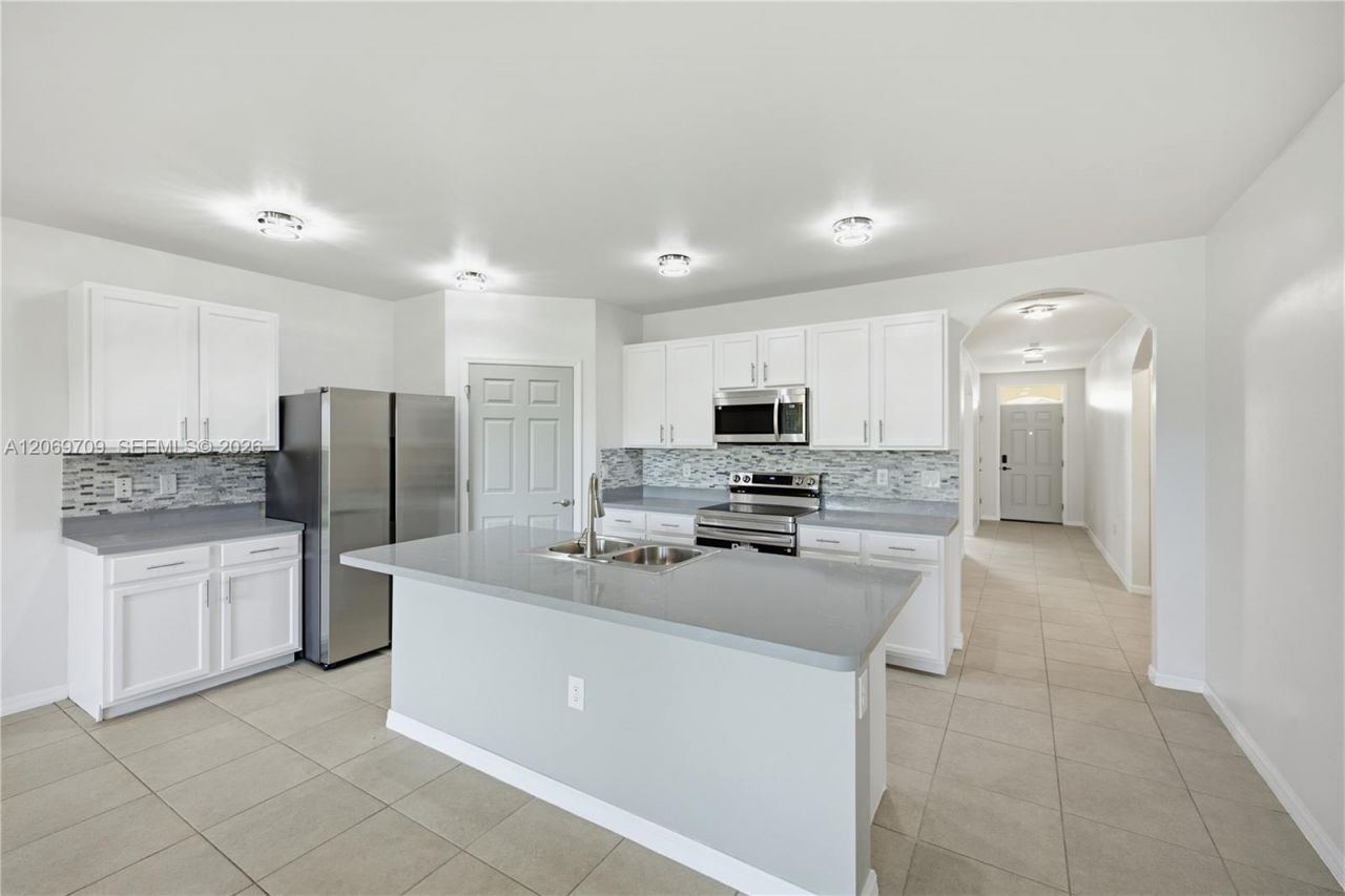 10288 Silver Pond Ln , Lehigh Acres, FL 33936 Photo