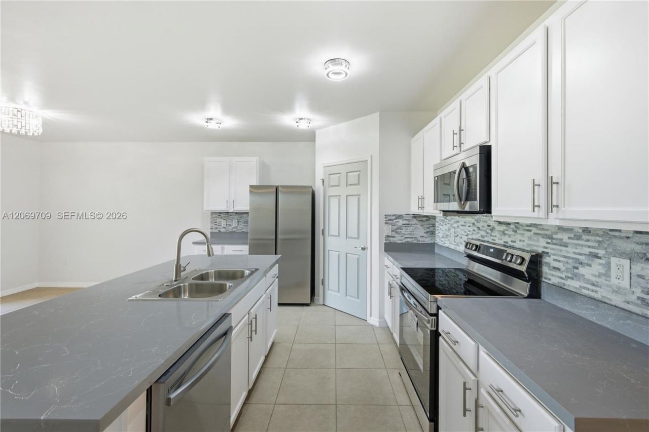 10288 Silver Pond Ln , Lehigh Acres, FL 33936 Photo