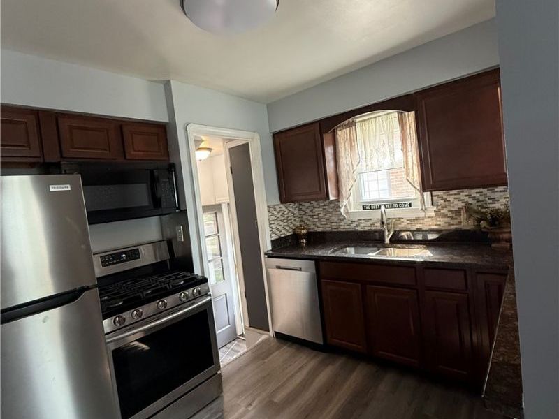 7715 Renwood Drive, Parma, OH 44129 Photo 12