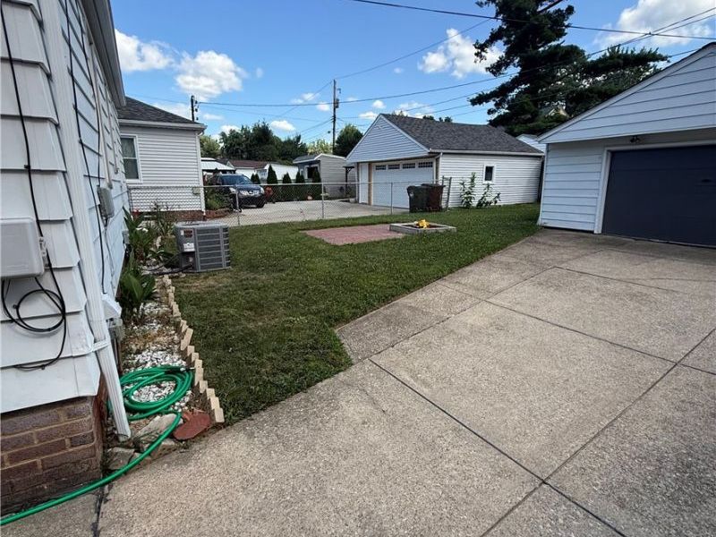 7715 Renwood Drive, Parma, OH 44129 Photo 3