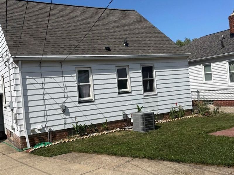 7715 Renwood Drive, Parma, OH 44129 Photo 4