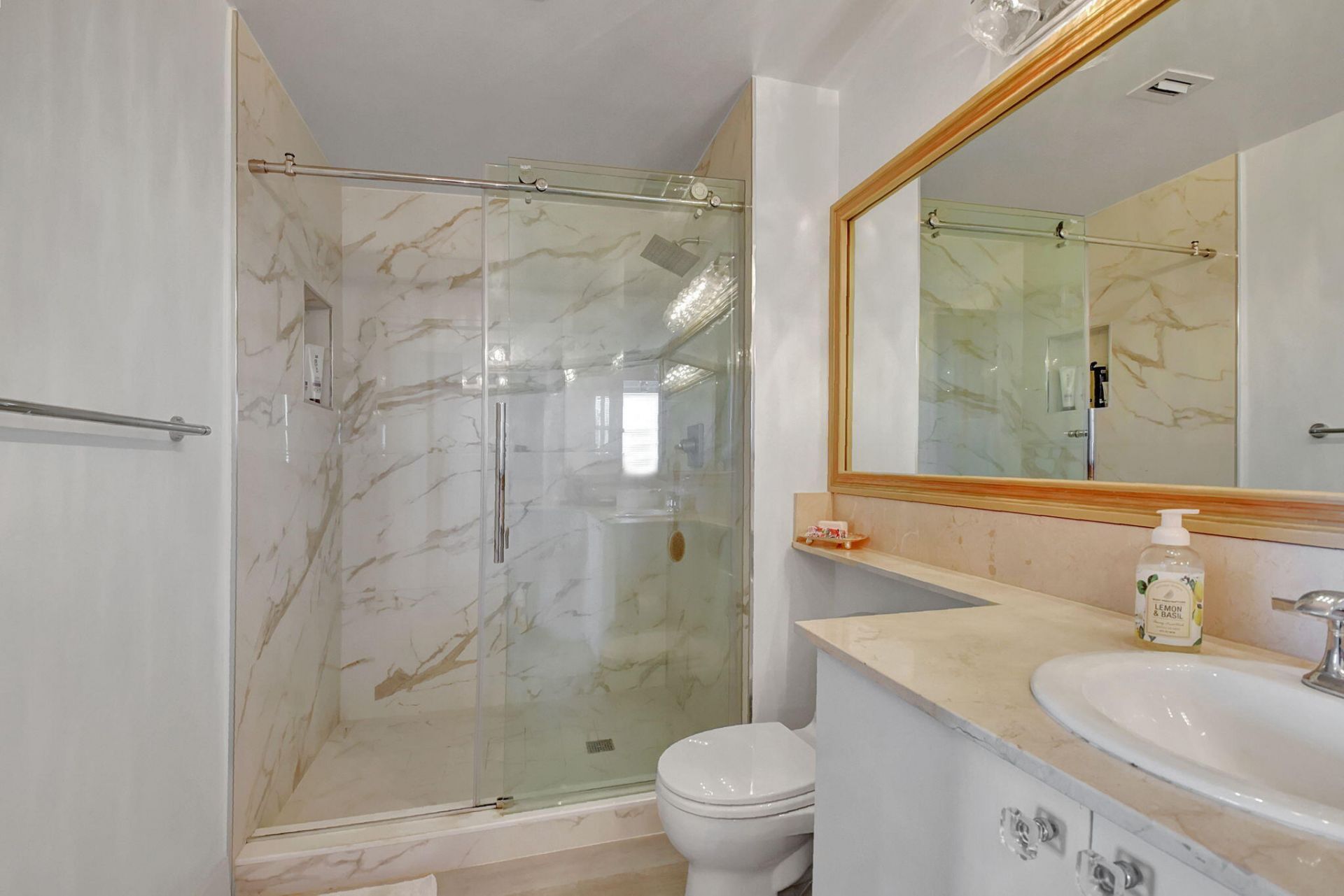 802 W Windward Way, Unit 303, Lantana, FL 33462 Photo