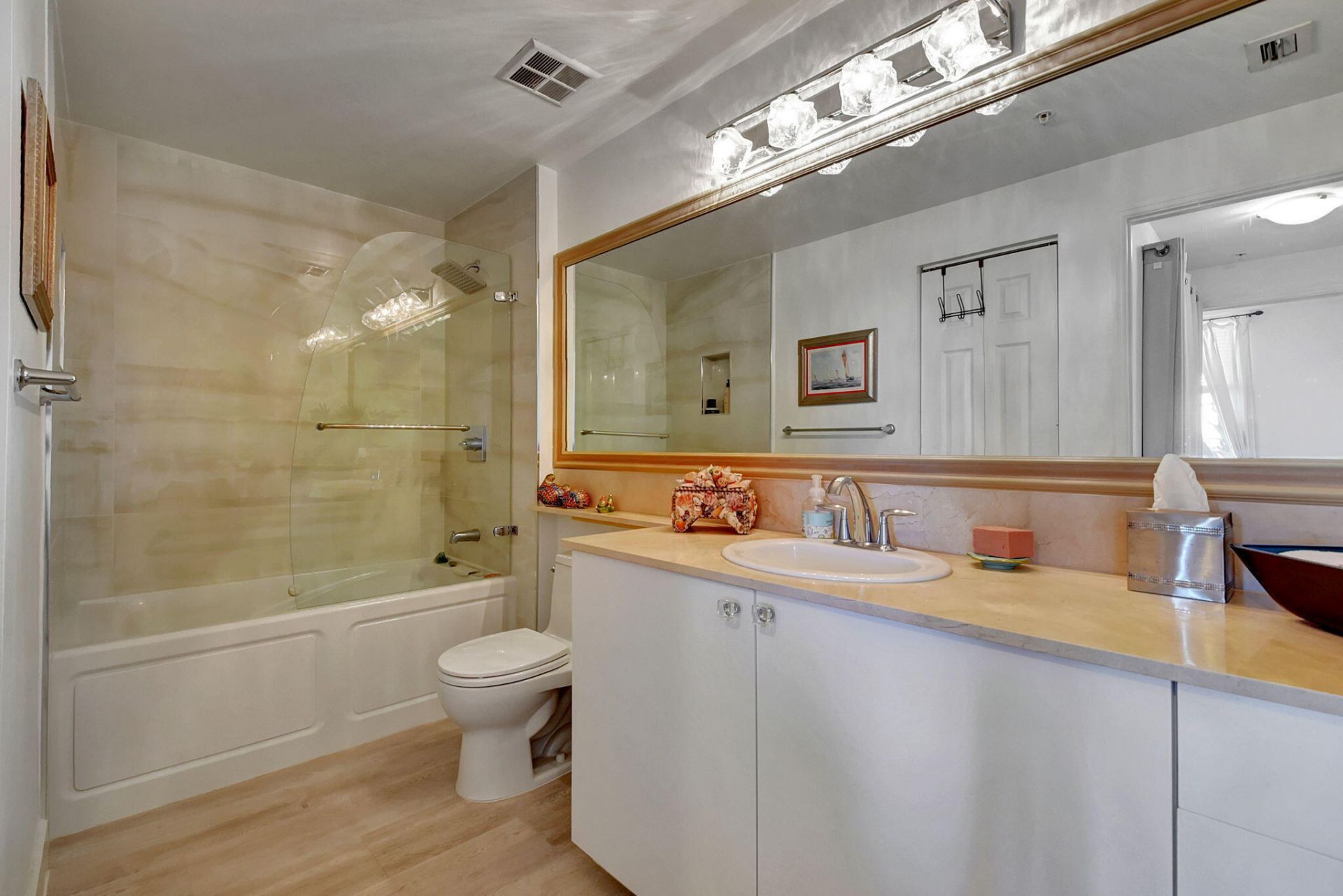 802 W Windward Way, Unit 303, Lantana, FL 33462 Photo