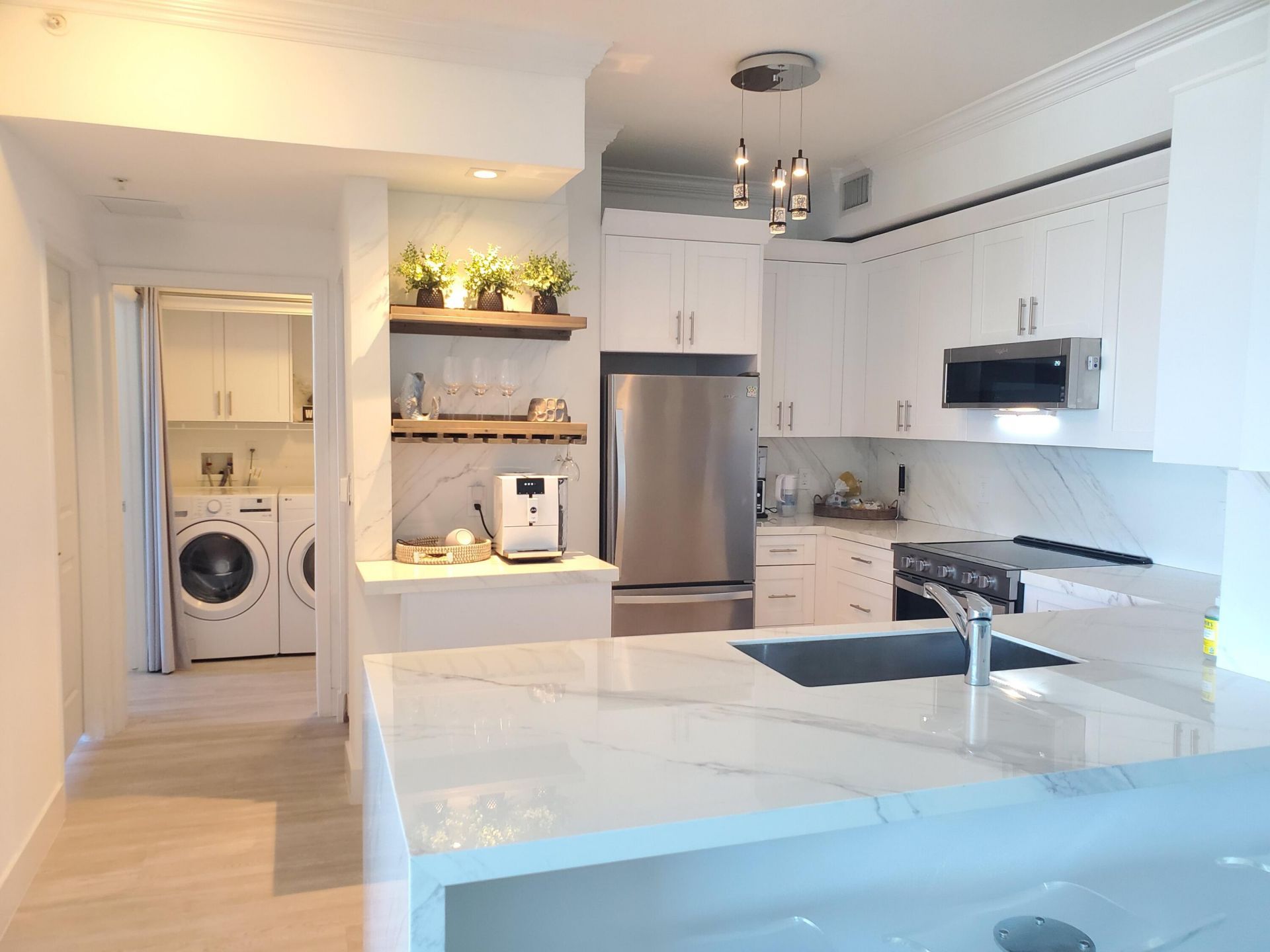 802 W Windward Way, Unit 303, Lantana, FL 33462 Photo