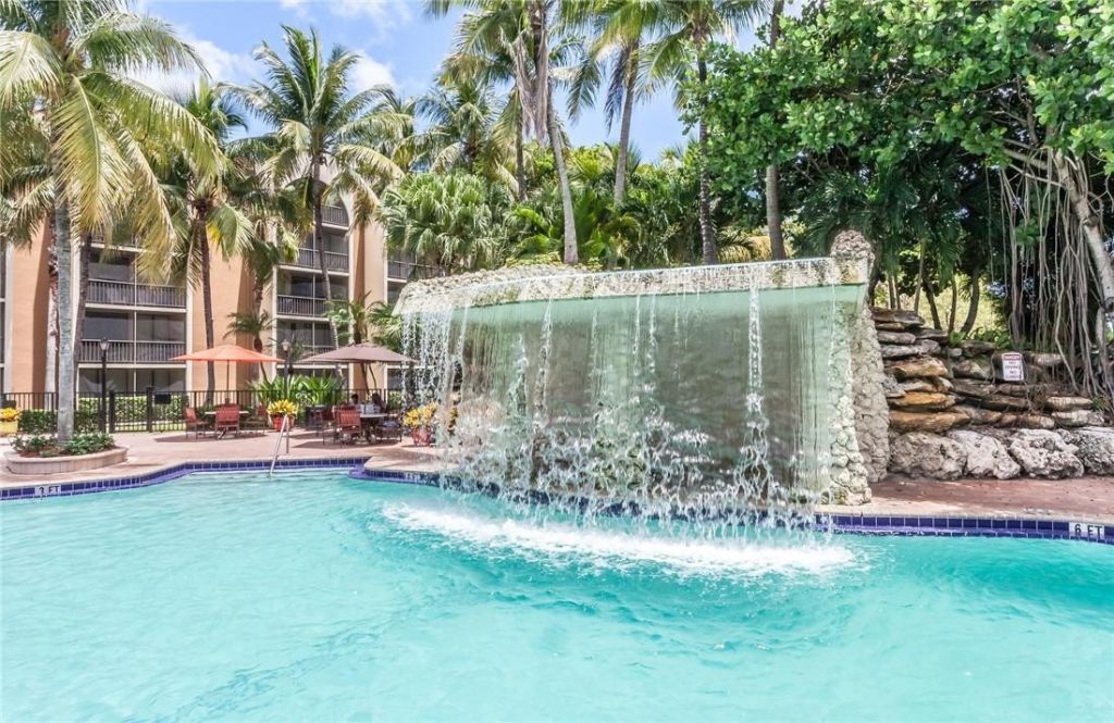 19455 NE 10 Avenue, Unit 2-104, North Miami Beach, FL 33179 Photo