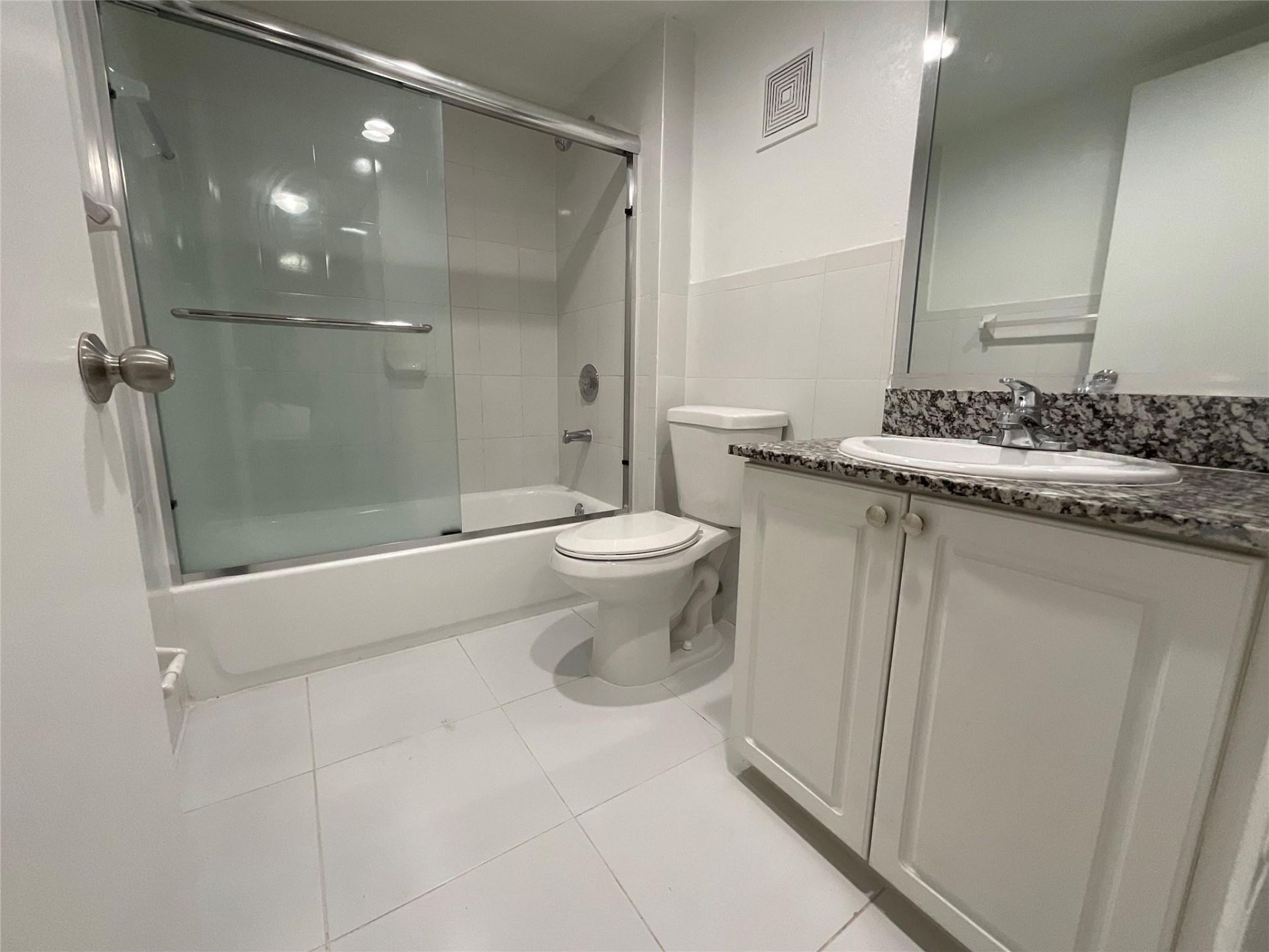 19455 NE 10 Avenue, Unit 2-104, North Miami Beach, FL 33179 Photo
