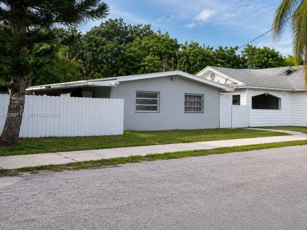 6220 NE Miami Pl , Miami, FL 33138