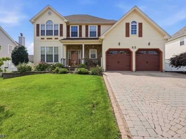 17 Grant Way, Lopatcong, NJ 08865