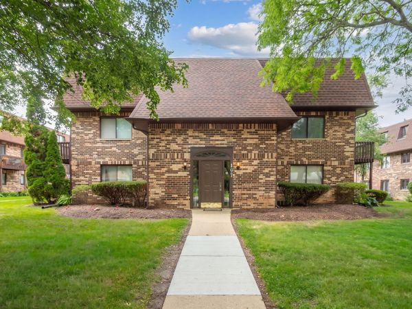 197 Uteg Street , Unit 201A, Crystal Lake, IL 60014