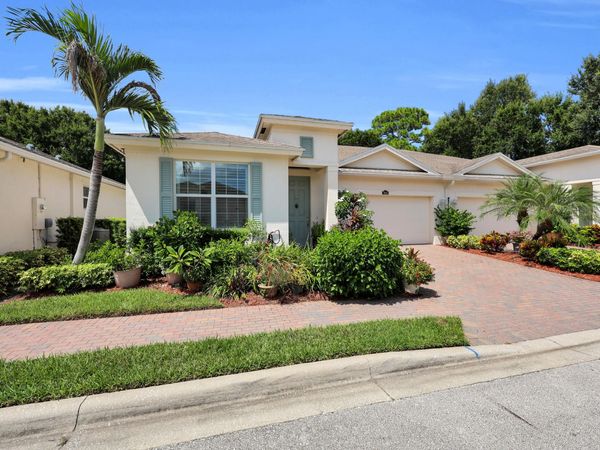 7414 OAKRIDGE Place, Vero Beach, FL 32966