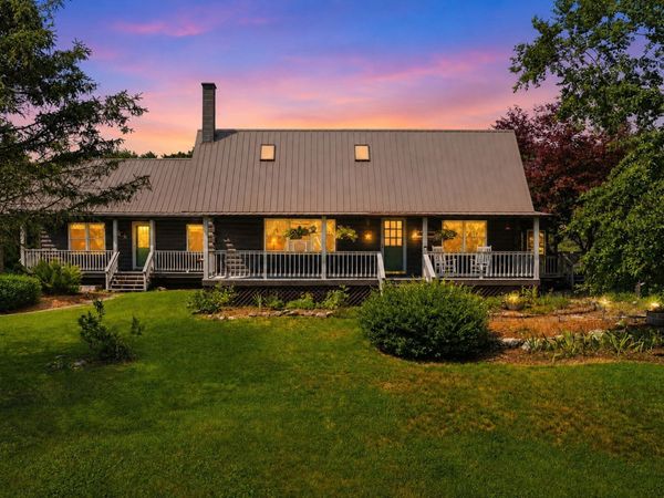 15 Thompson Rd, Hubbardston, MA 01452