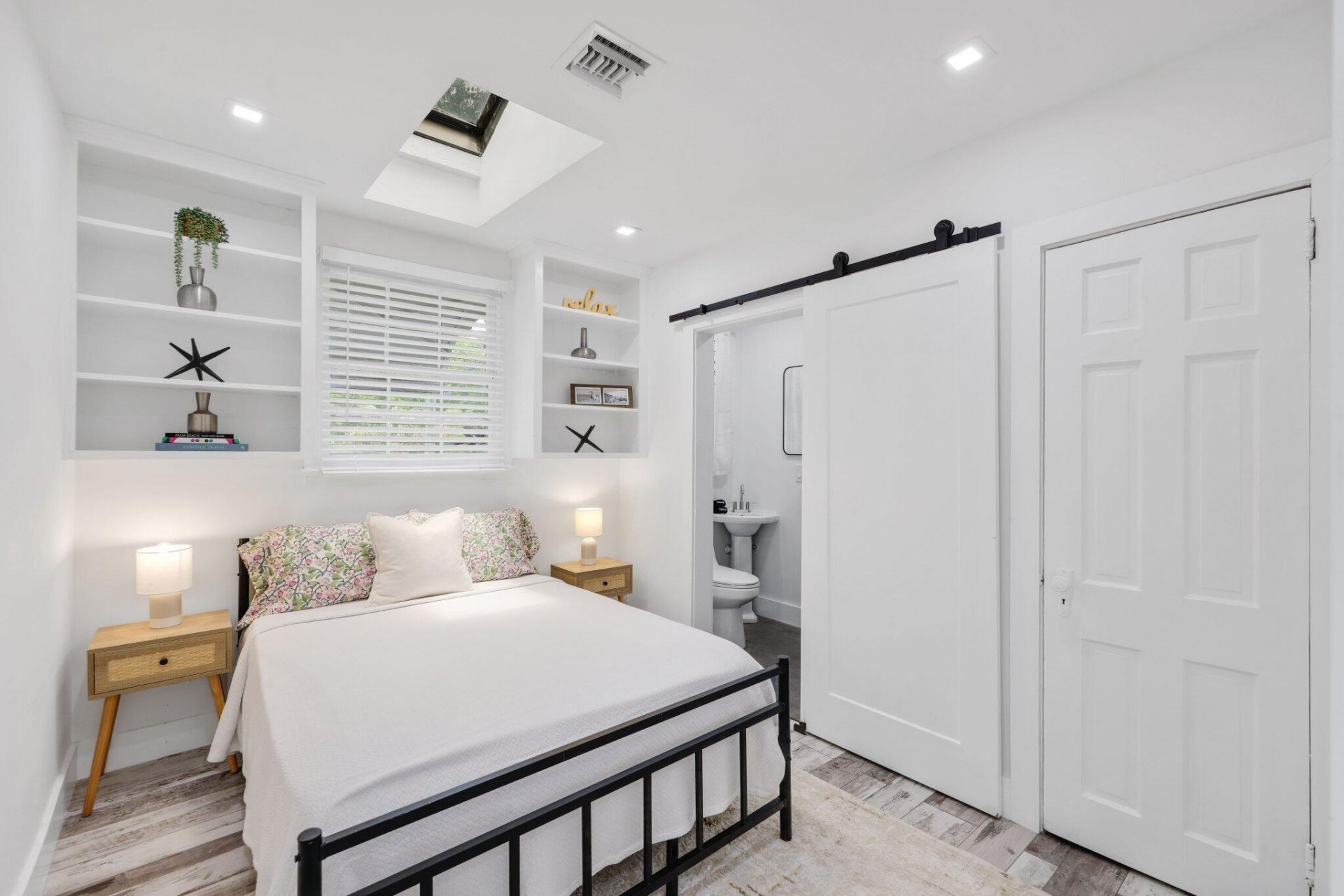 744 Sunset Road, West Palm Beach, FL 33401 Photo
