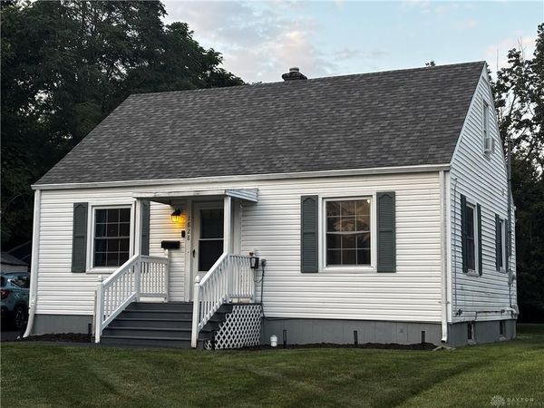 1828 N Sweetbriar Lane, Springfield, OH 45505