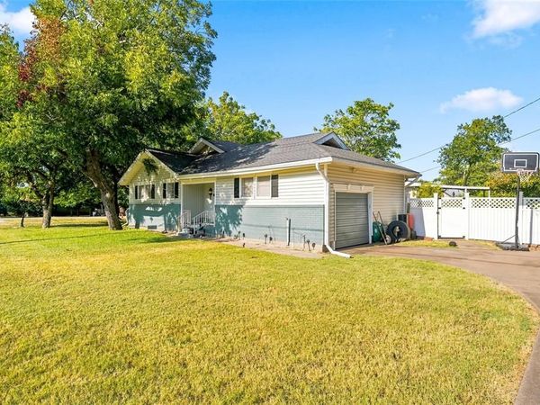 200 N Bordon Street, Lorena, TX 76655