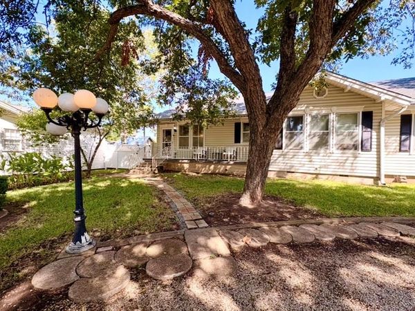 200 N Bordon Street, Lorena, TX 76655