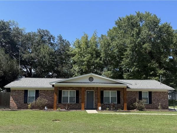 102 Bethel Forest Drive S, Saraland, AL 36571