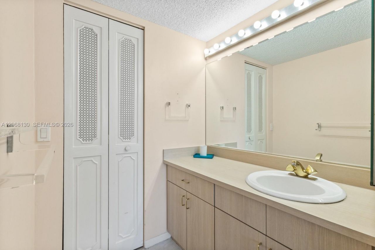 1420 NE Brickell Bay Dr , Unit 601A, Miami, FL 33131 Photo
