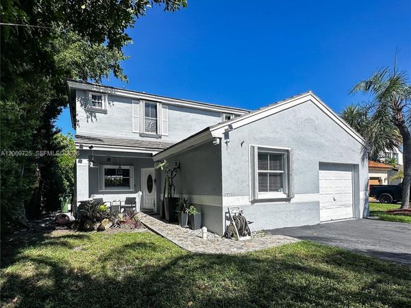 1955 NW 184th Way , Pembroke Pines, FL 33029