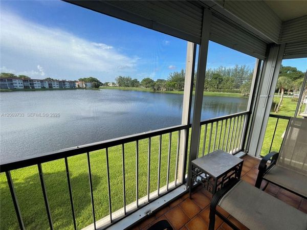 9423 S Hollybrook Lake Dr , Unit 203, Pembroke Pines, FL 33025