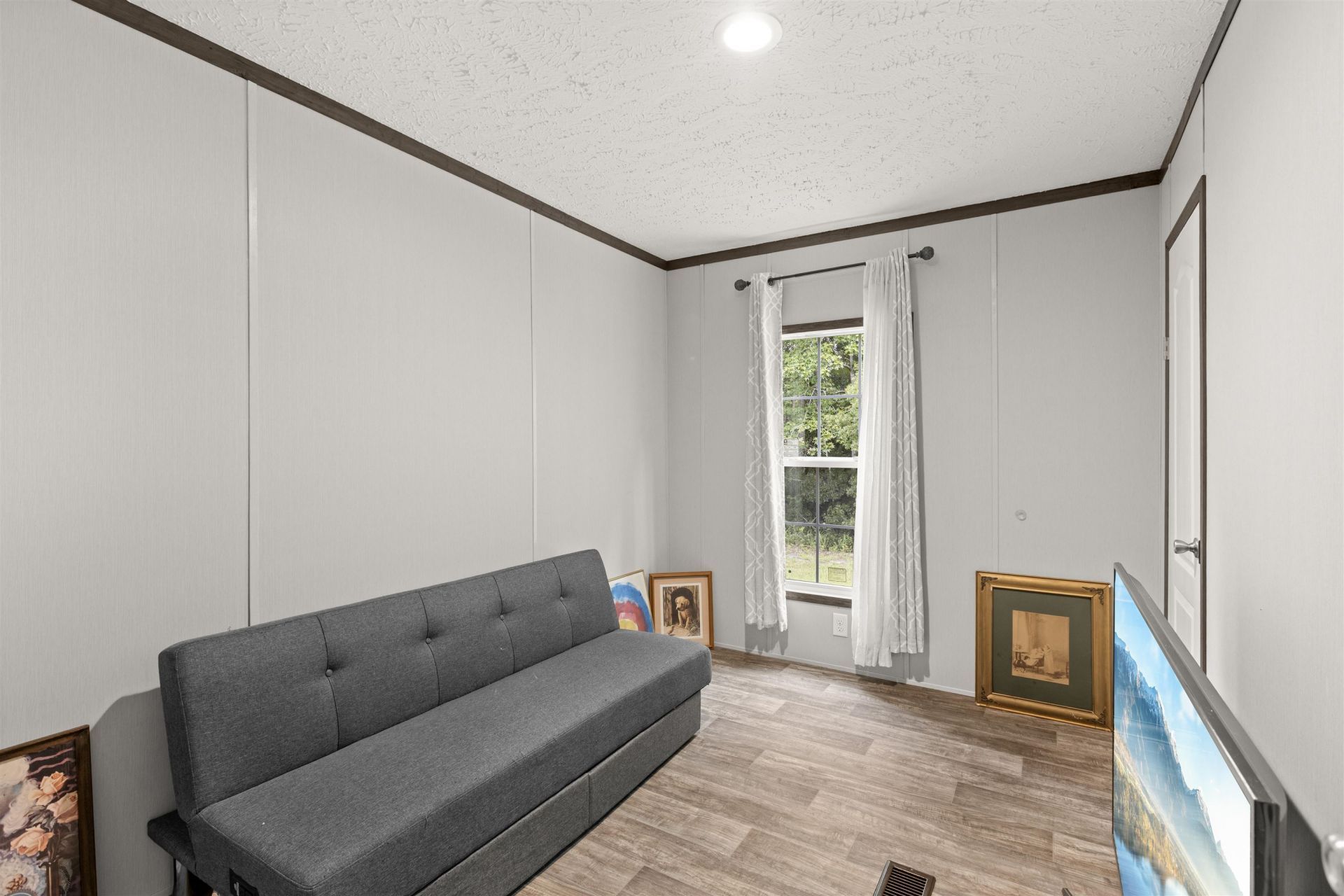 301 Allison Court Photo 14