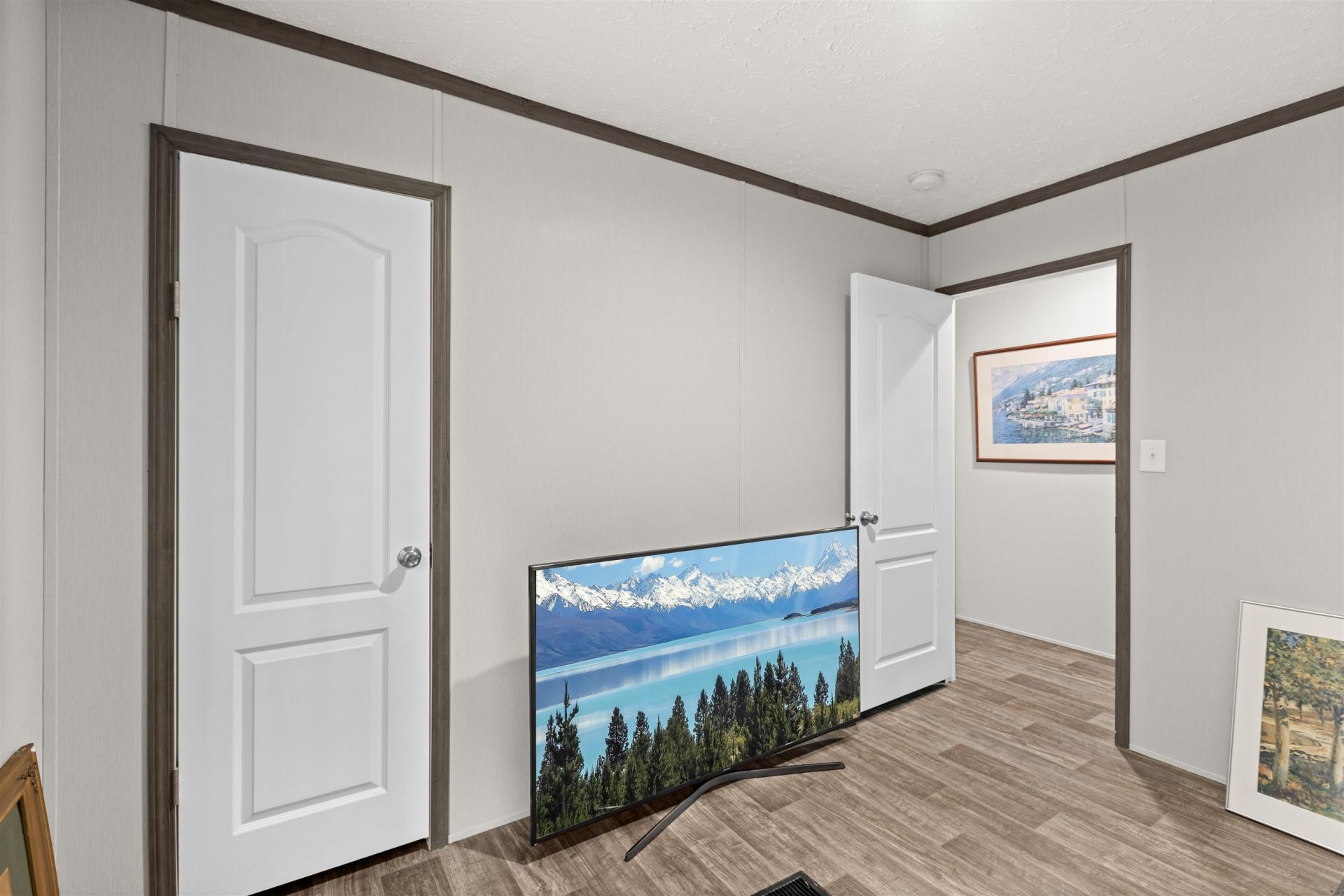 301 Allison Court Photo 15
