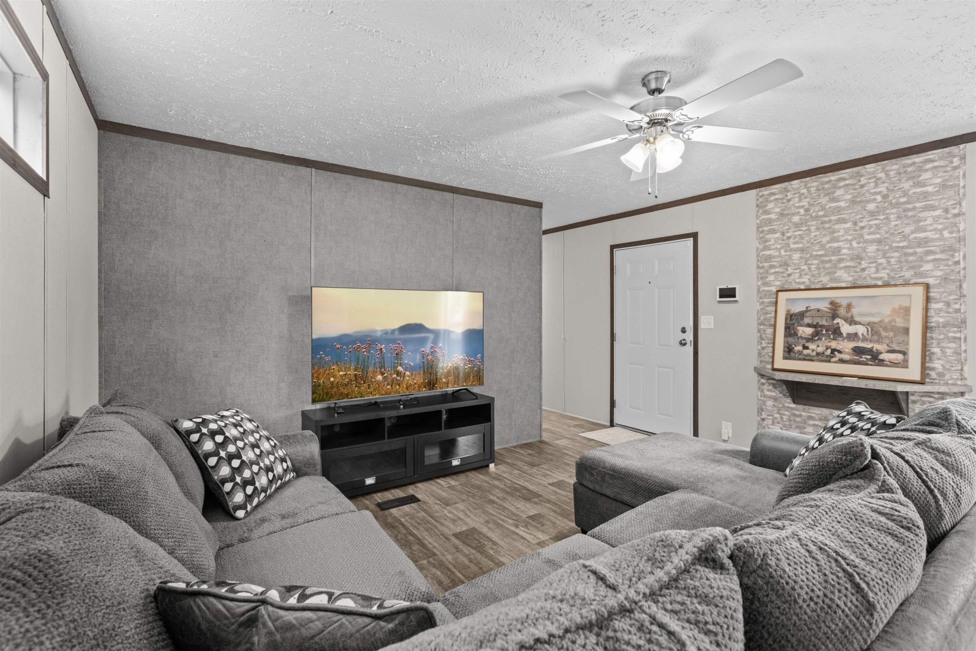301 Allison Court Photo 4