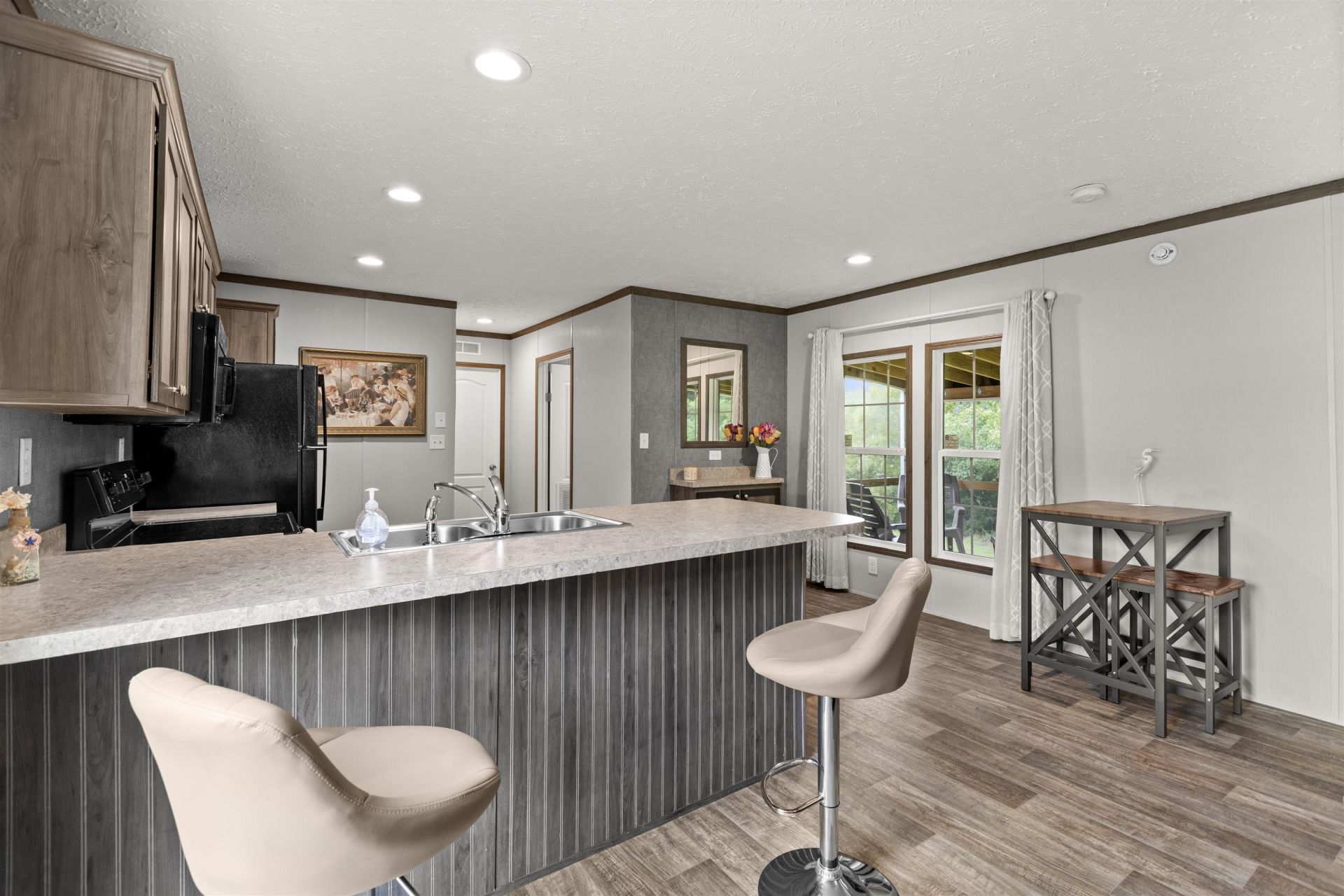 301 Allison Court Photo 6