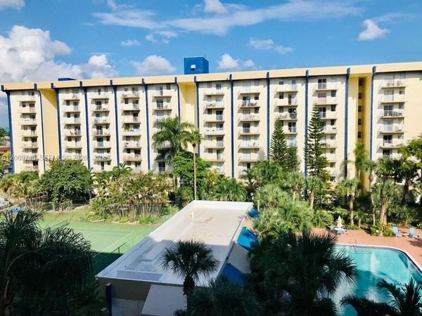 4550 NW 9th St, Unit 605E, Miami, FL 33126