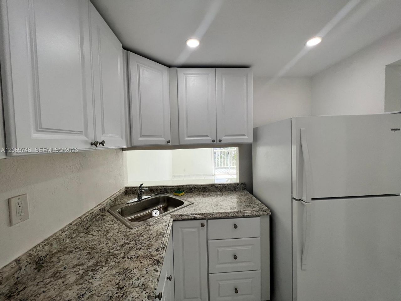 4550 NW 9th St, Unit 605E, Miami, FL 33126 Photo