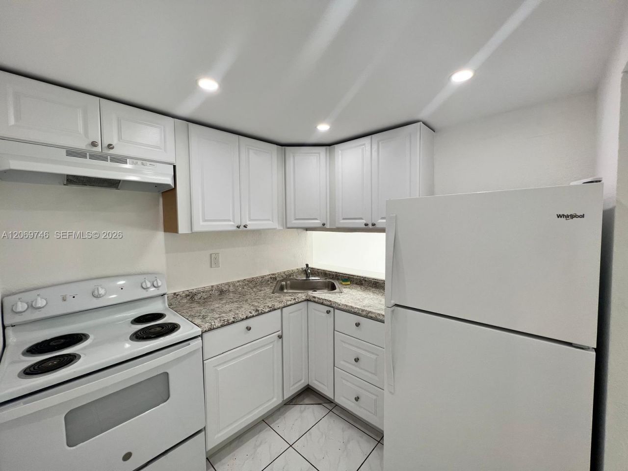 4550 NW 9th St, Unit 605E, Miami, FL 33126 Photo