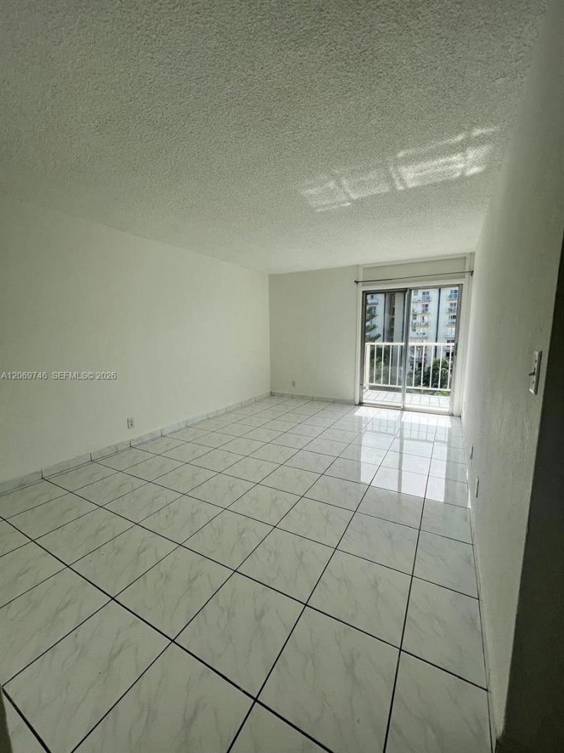 4550 NW 9th St, Unit 605E, Miami, FL 33126 Photo
