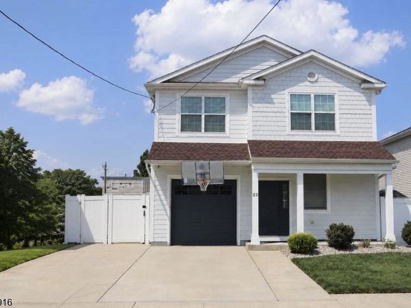 22 Larch St, Carteret, NJ 07008