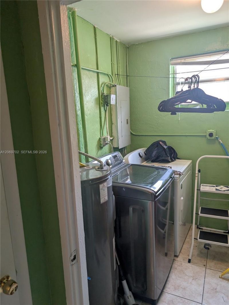 560 NW 184th Ter, Miami Gardens, FL 33169 Photo