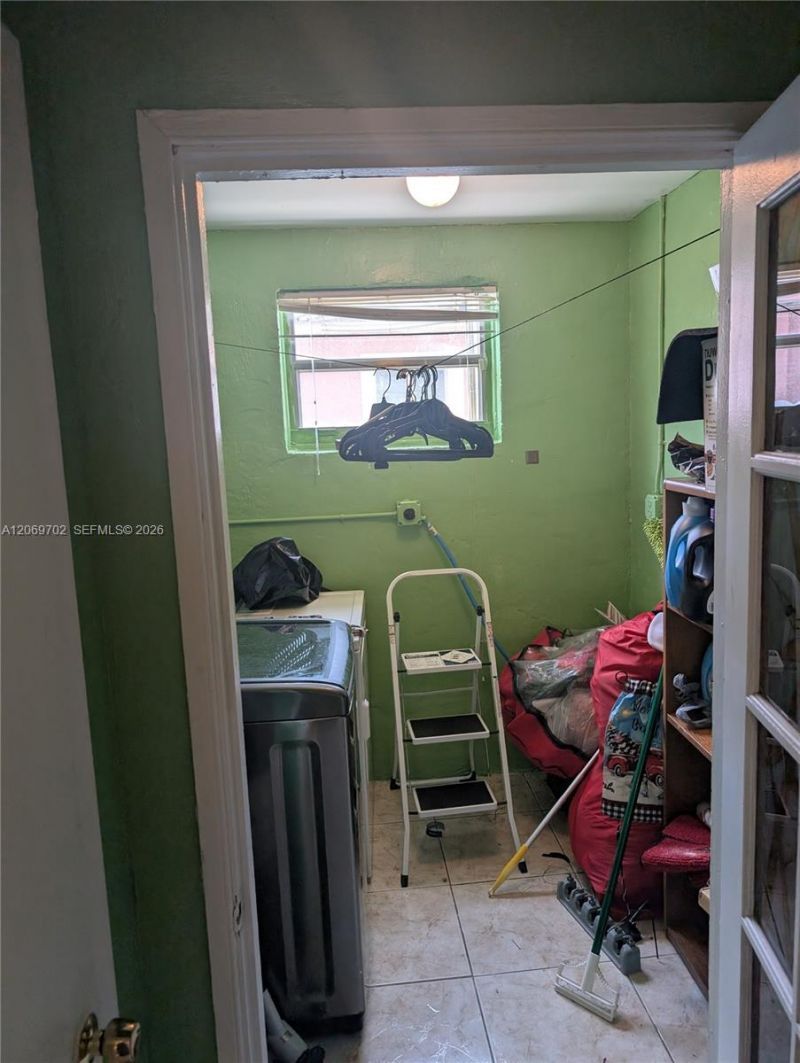 560 NW 184th Ter, Miami Gardens, FL 33169 Photo
