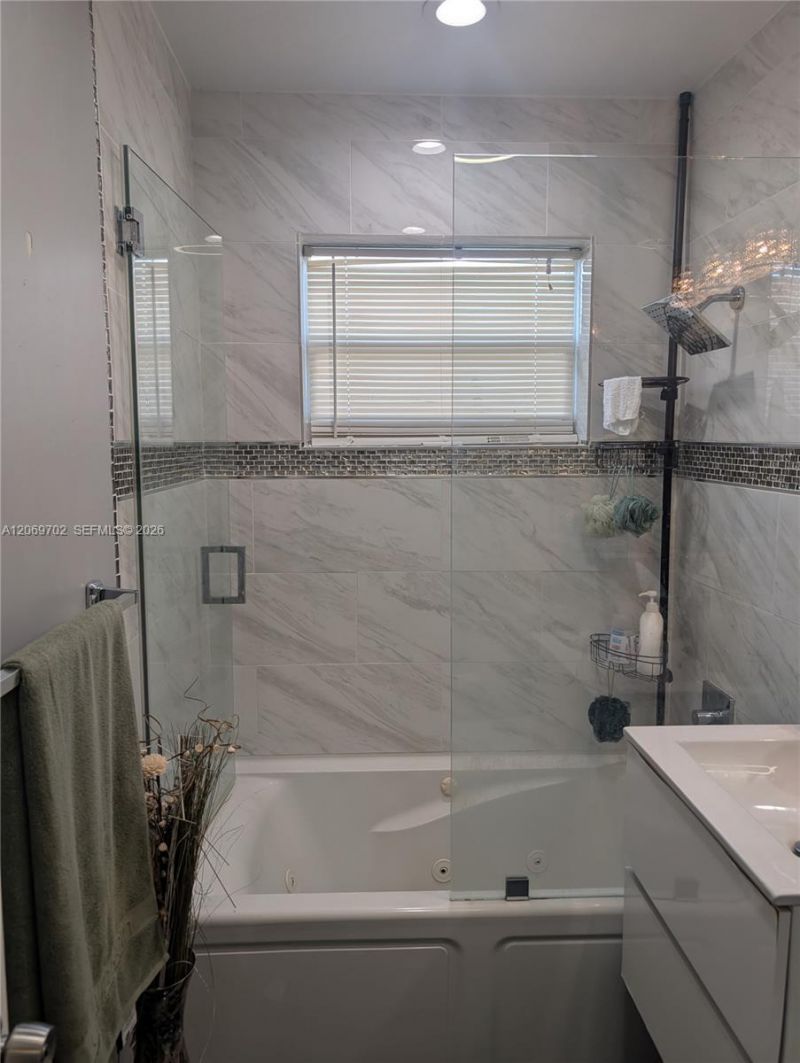 560 NW 184th Ter, Miami Gardens, FL 33169 Photo