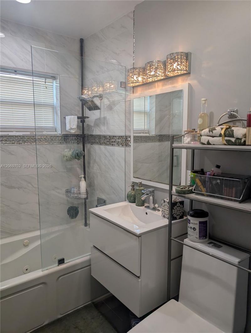 560 NW 184th Ter, Miami Gardens, FL 33169 Photo