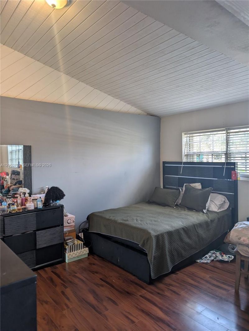 560 NW 184th Ter, Miami Gardens, FL 33169 Photo