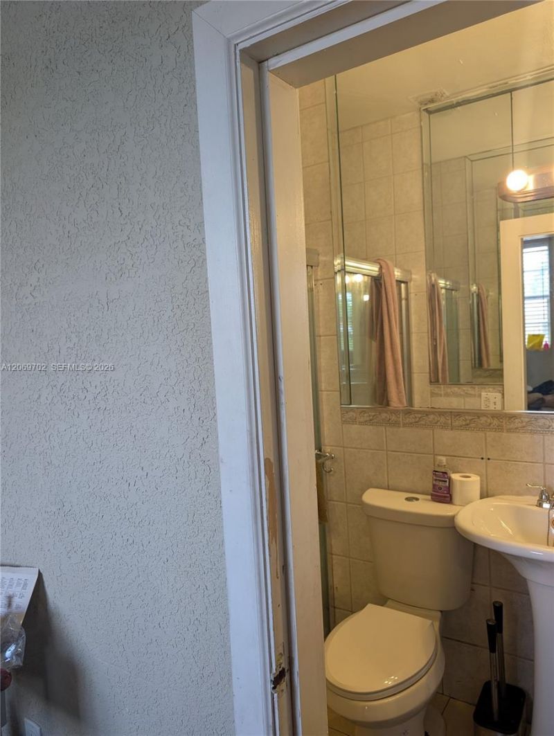 560 NW 184th Ter, Miami Gardens, FL 33169 Photo