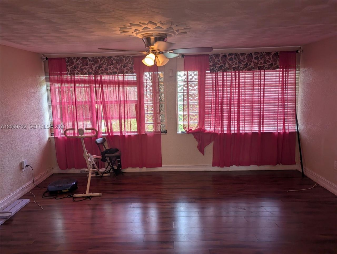 560 NW 184th Ter, Miami Gardens, FL 33169 Photo