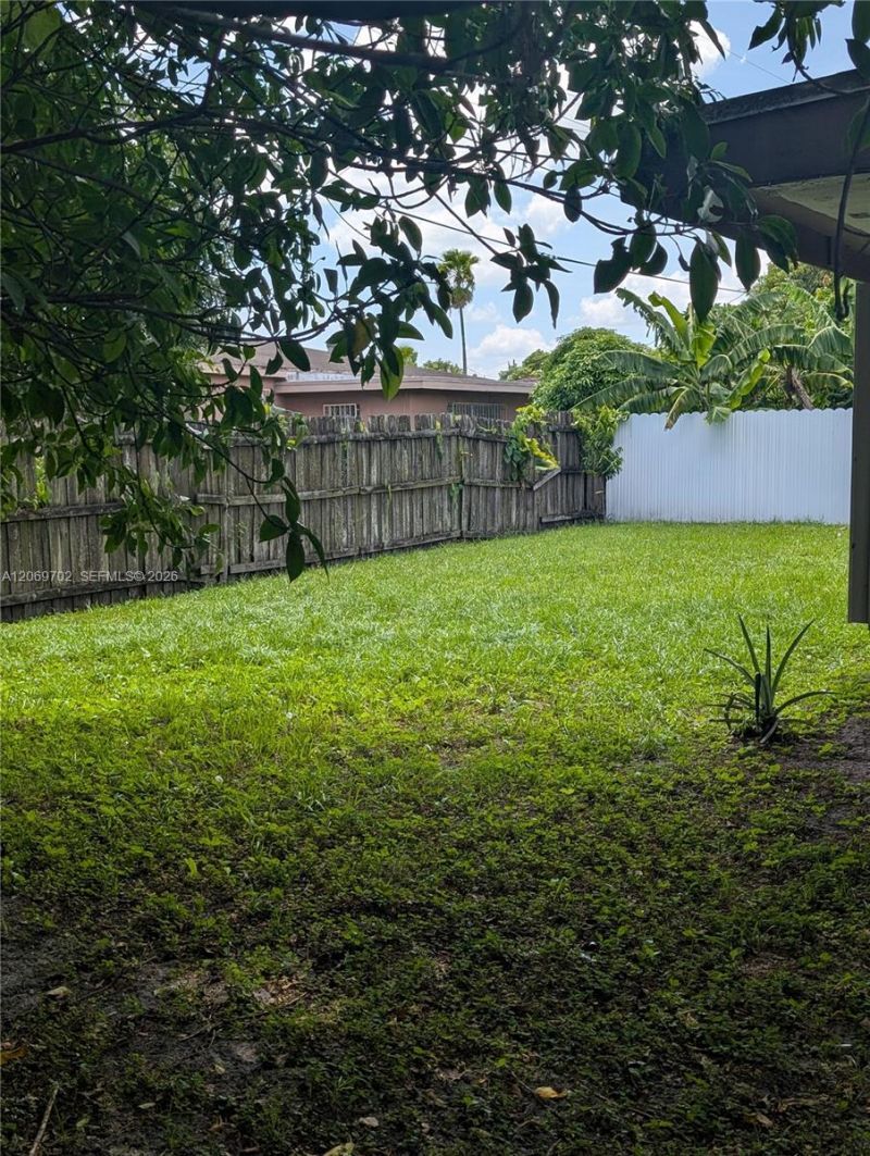 560 NW 184th Ter, Miami Gardens, FL 33169 Photo