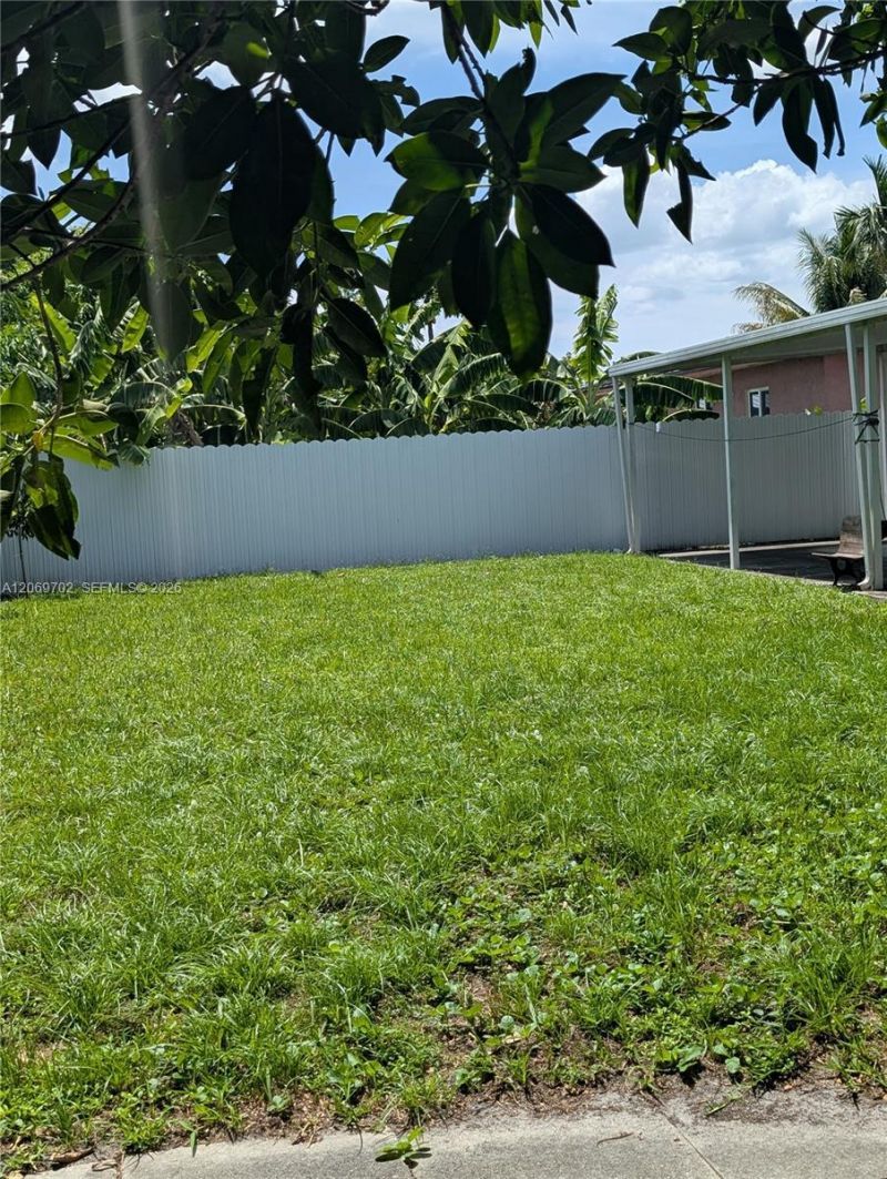 560 NW 184th Ter, Miami Gardens, FL 33169 Photo