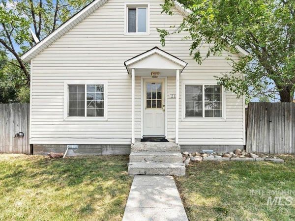 212 Ne 2nd St, Meridian, ID 83642