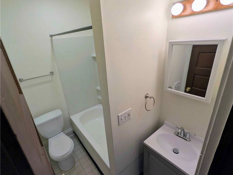 2915 Roanoke Avenue, Unit 4, Cleveland, OH 44109 Photo 10