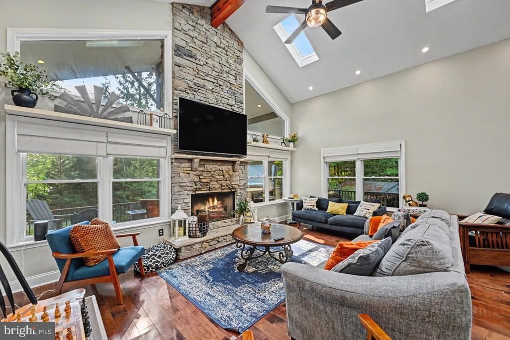 119 N LAKE DRIVE, LAKE HARMONY, PA 18624