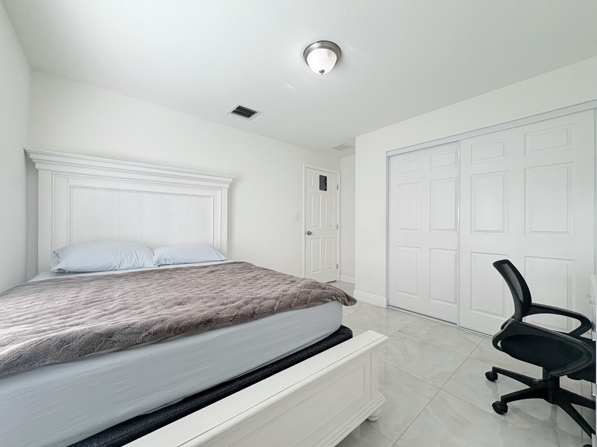 6539 Alexander Road, West Palm Beach, FL 33413 Photo