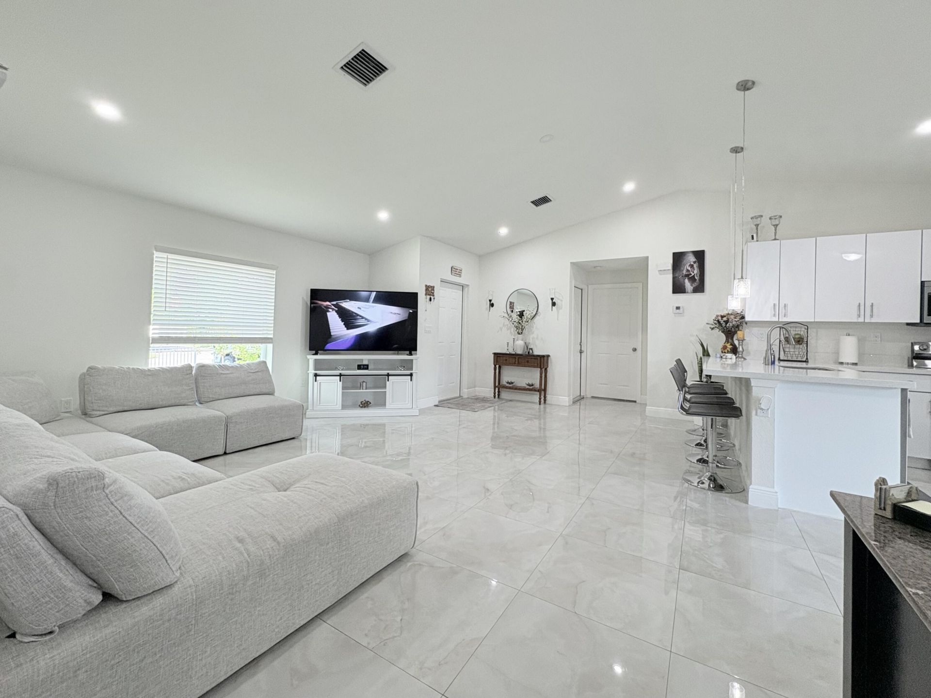 6539 Alexander Road, West Palm Beach, FL 33413 Photo